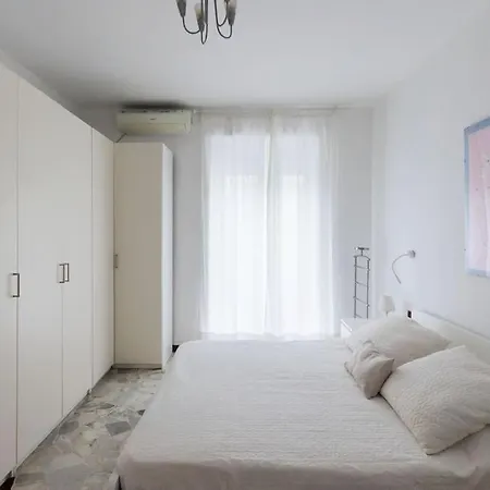 Alessia's Flat - Breno Apartment Milan