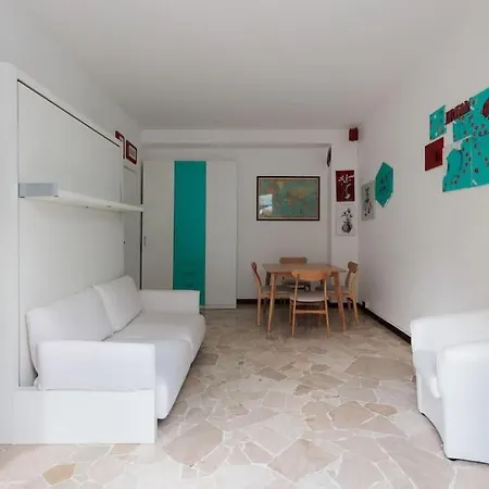 Alessia's Flat - Breno Milán